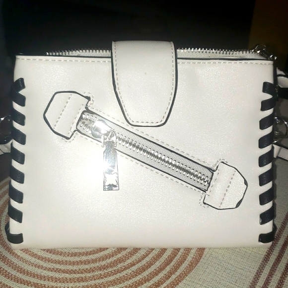 BCBGeneration small purse messenger bag like new white - Picture 2 of 13